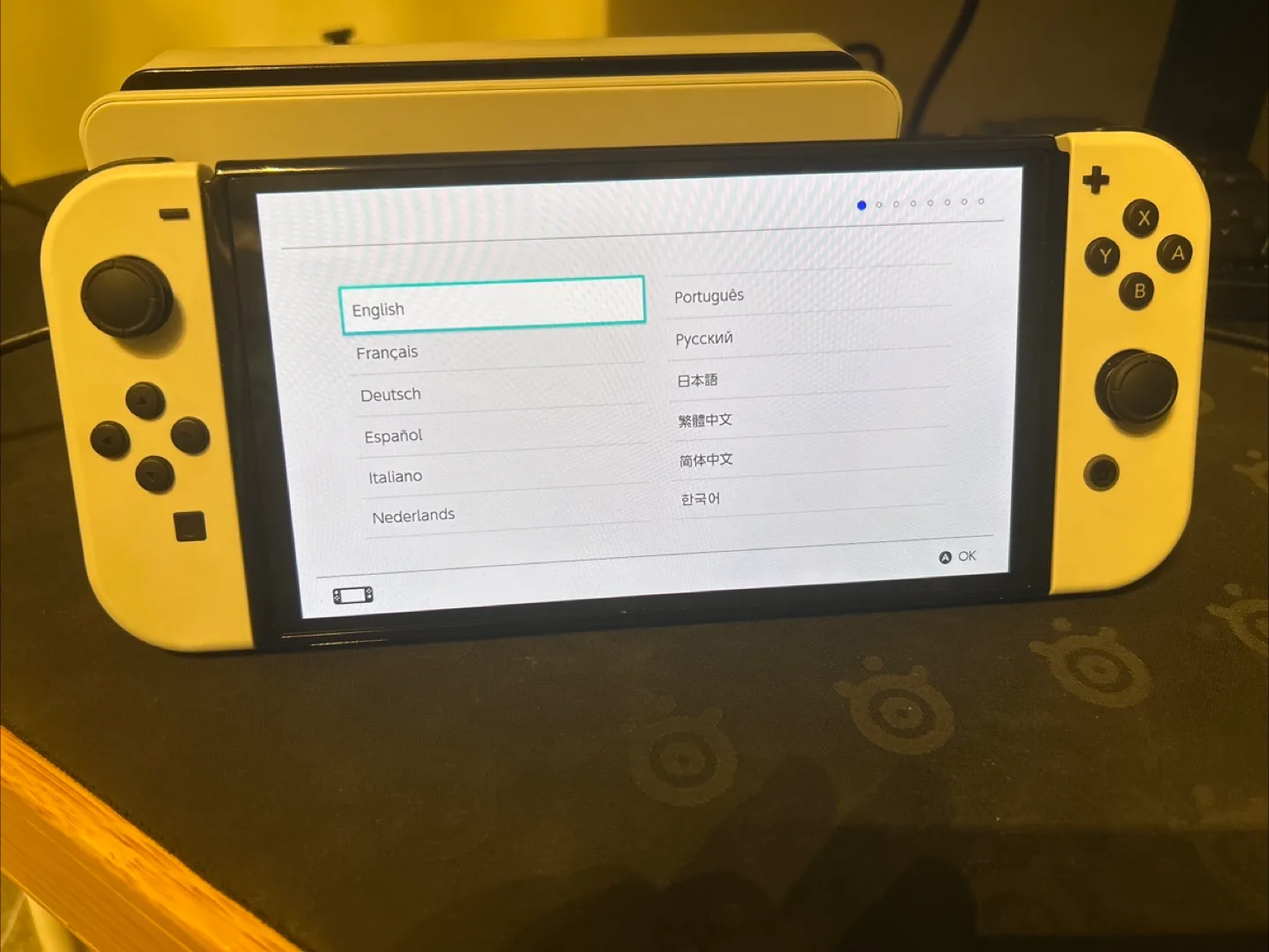 Nintendo Switch Console - White Special Edition image indicator(2)
