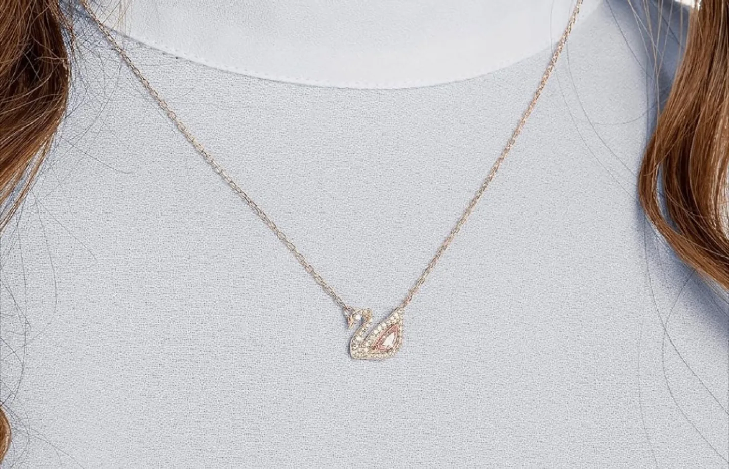 Swarovski Swan Necklace Rose Gold image indicator(3)