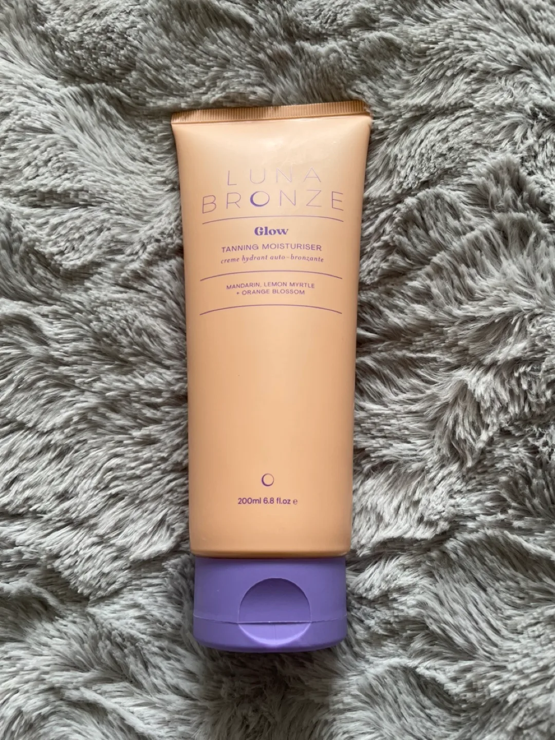 Luna Bronze Glow Tanning Moisturizer thumbnail