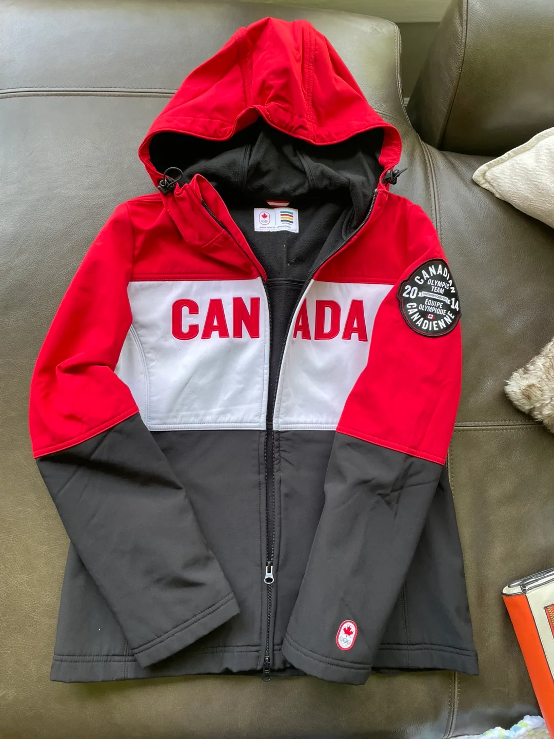 Women’s Hudson’s Bay Olympic Softshell Jacket - Medium thumbnail