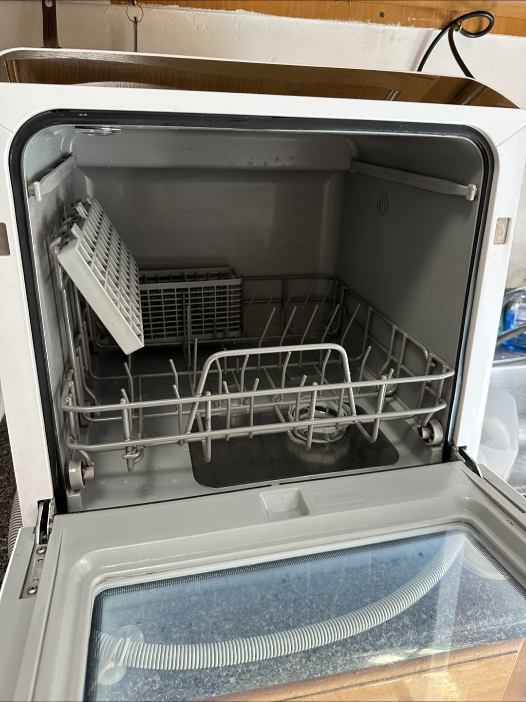 AC, countertop dishwasher, and portable washing machine - photo 5