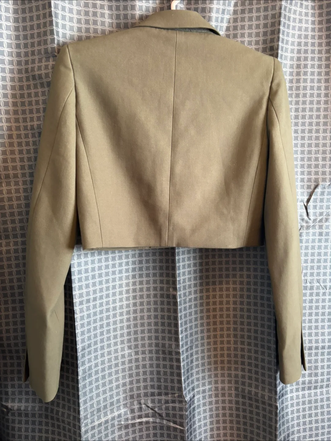Babaton Aritzia cropped olive green blazer - size 0 image indicator(2)