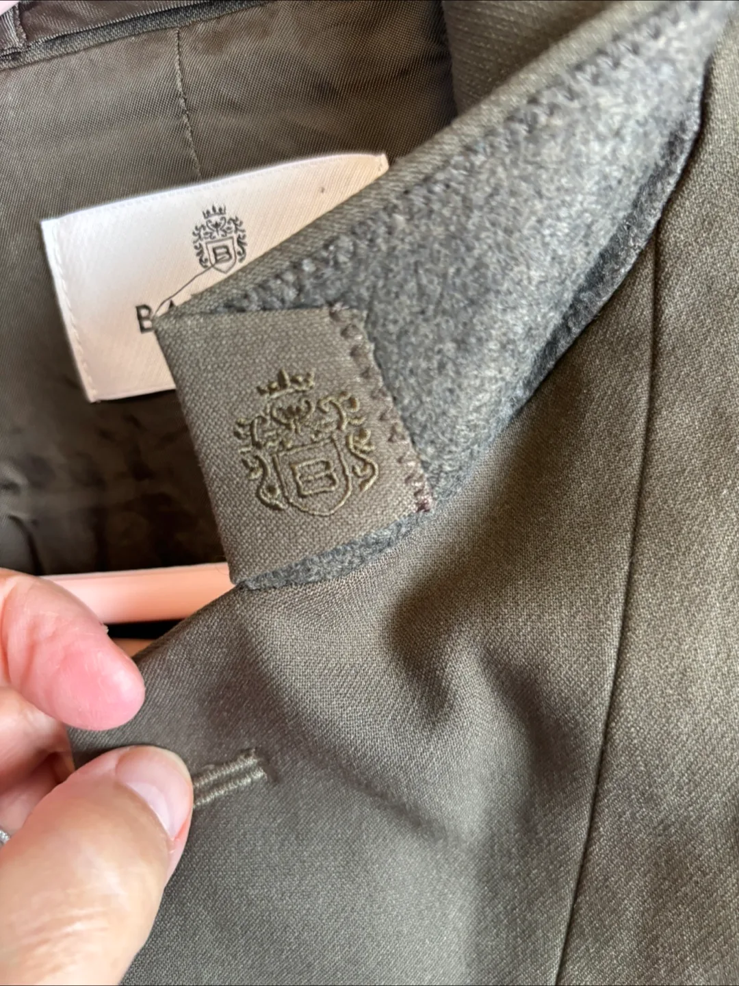 Babaton Aritzia cropped olive green blazer - size 0 image indicator(5)