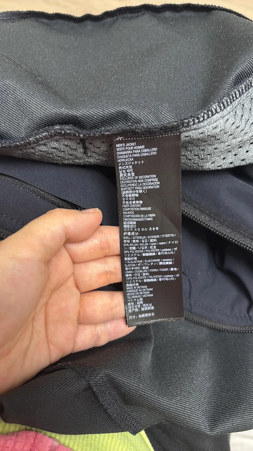 Nwot Men's Black softshell Jacket size L image indicator(7)