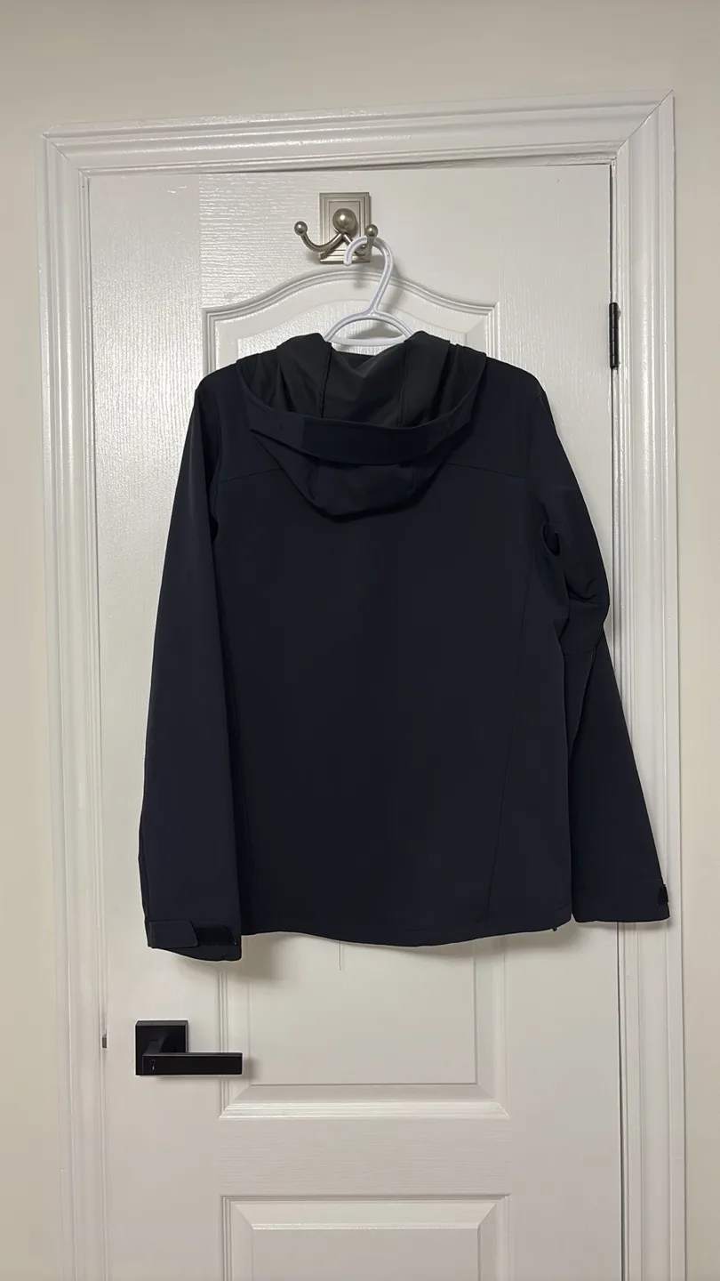 Nwot Men's Black softshell Jacket size L image indicator(2)