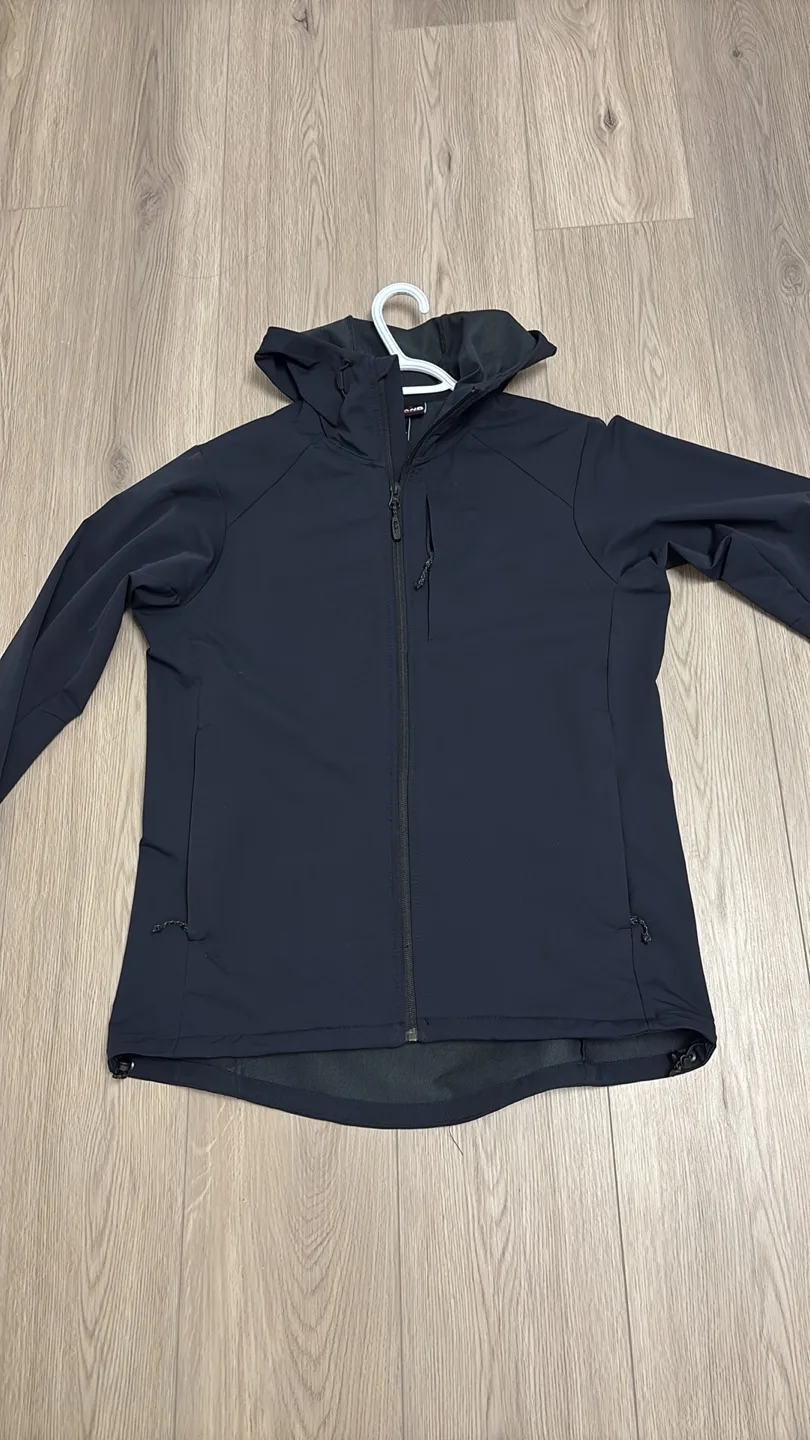 Nwot Men's Black softshell Jacket size L image indicator(4)
