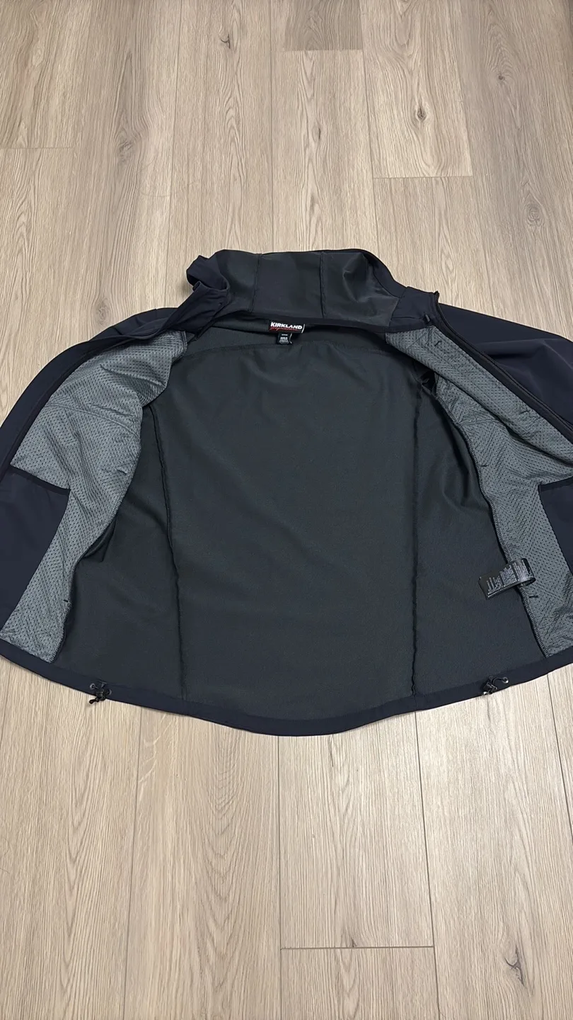 Nwot Men's Black softshell Jacket size L image indicator(5)