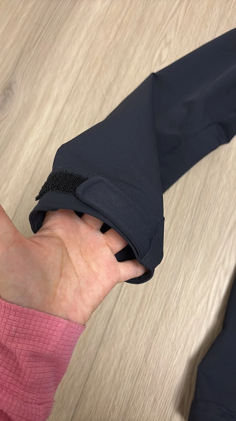 Nwot Men's Black softshell Jacket size L image indicator(3)