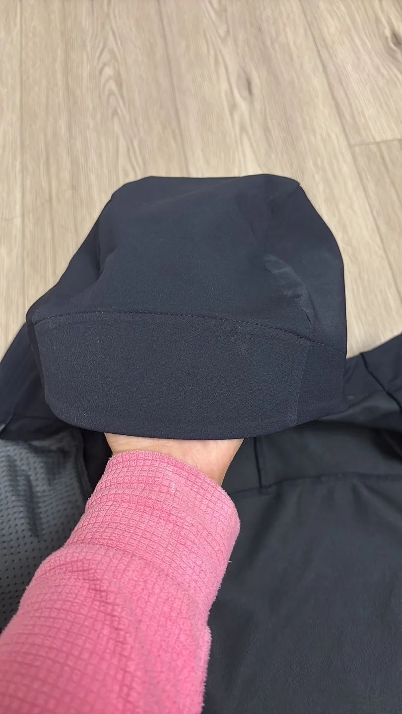 Nwot Men's Black softshell Jacket size L image indicator(8)