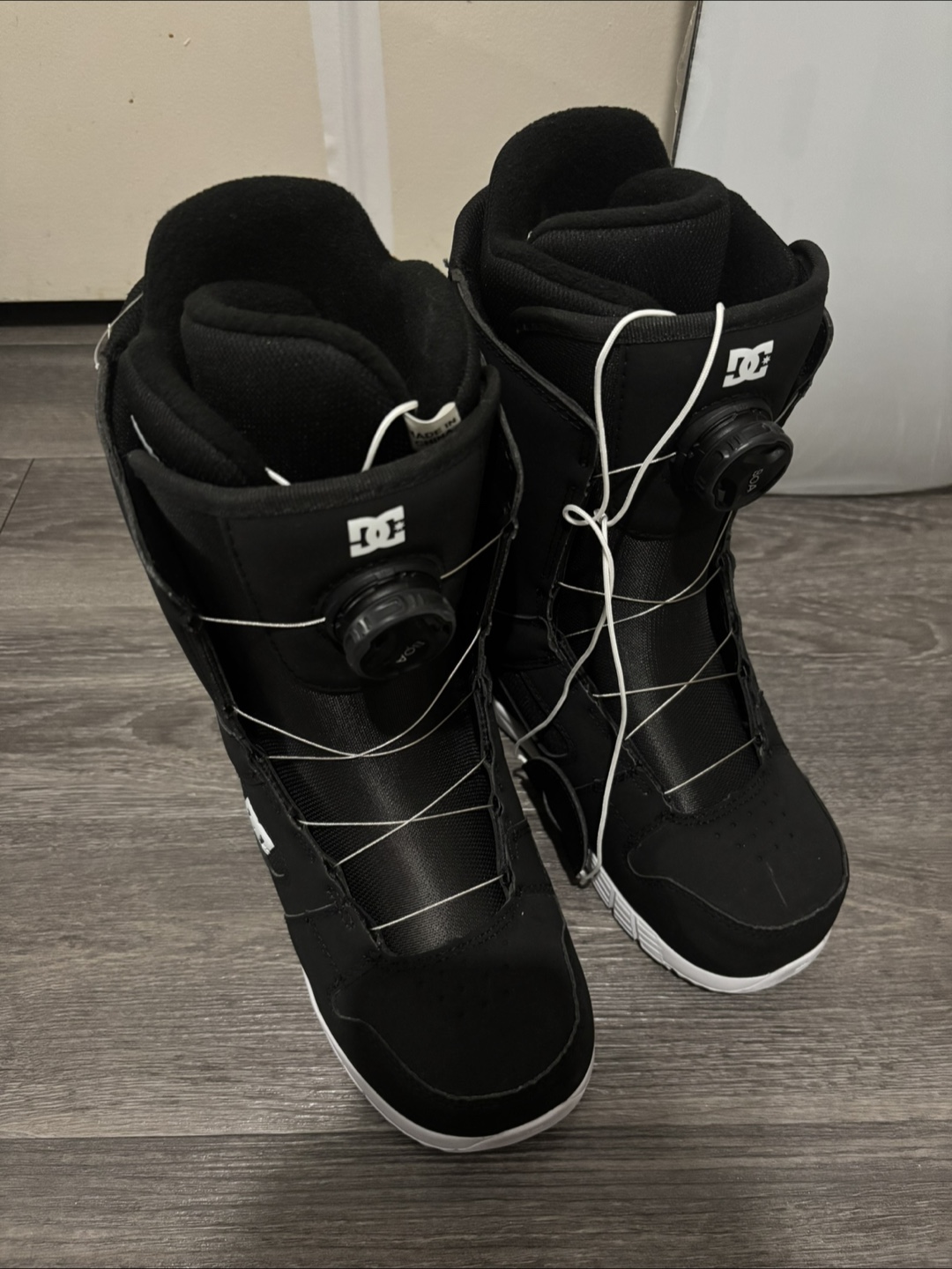 New Roxy Breeze Snowboard 151cm & DC Boots(size 7)& Bindings - photo 5
