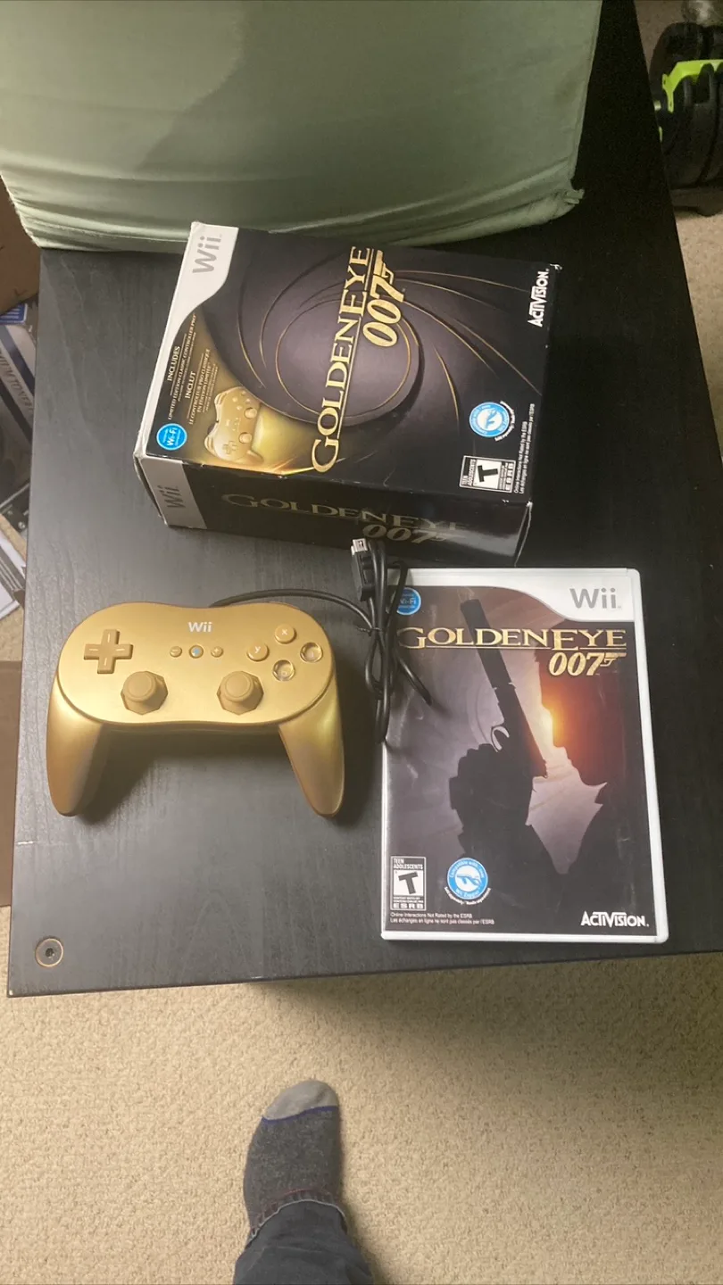 GoldenEye 007 Wii Game with Gold Wiimote thumbnail