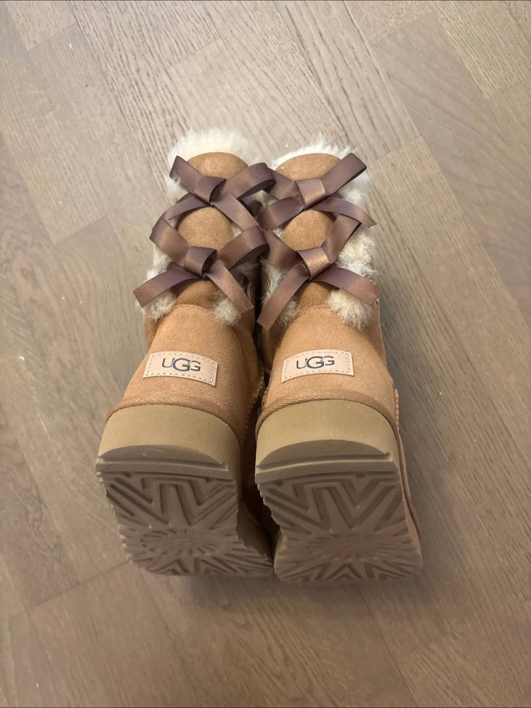 UGG Bailey Bow II Boots - Chestnut image indicator(2)
