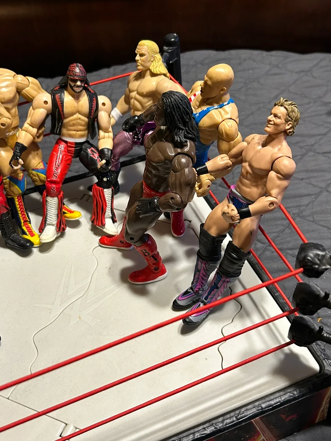 10 Figures Wrestlers Lot & Wrestling Ring. WWE WWF image indicator(3)