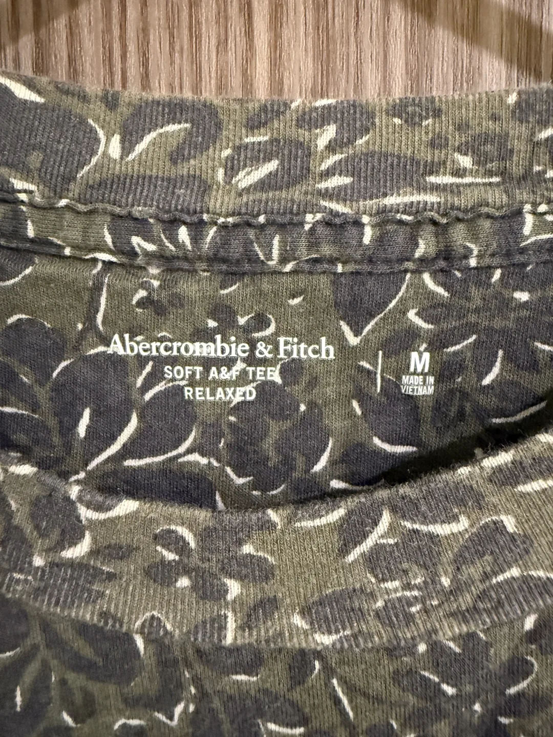 Abercrombie & Fitch Men's Relaxed Fit T-Shirt image indicator(2)