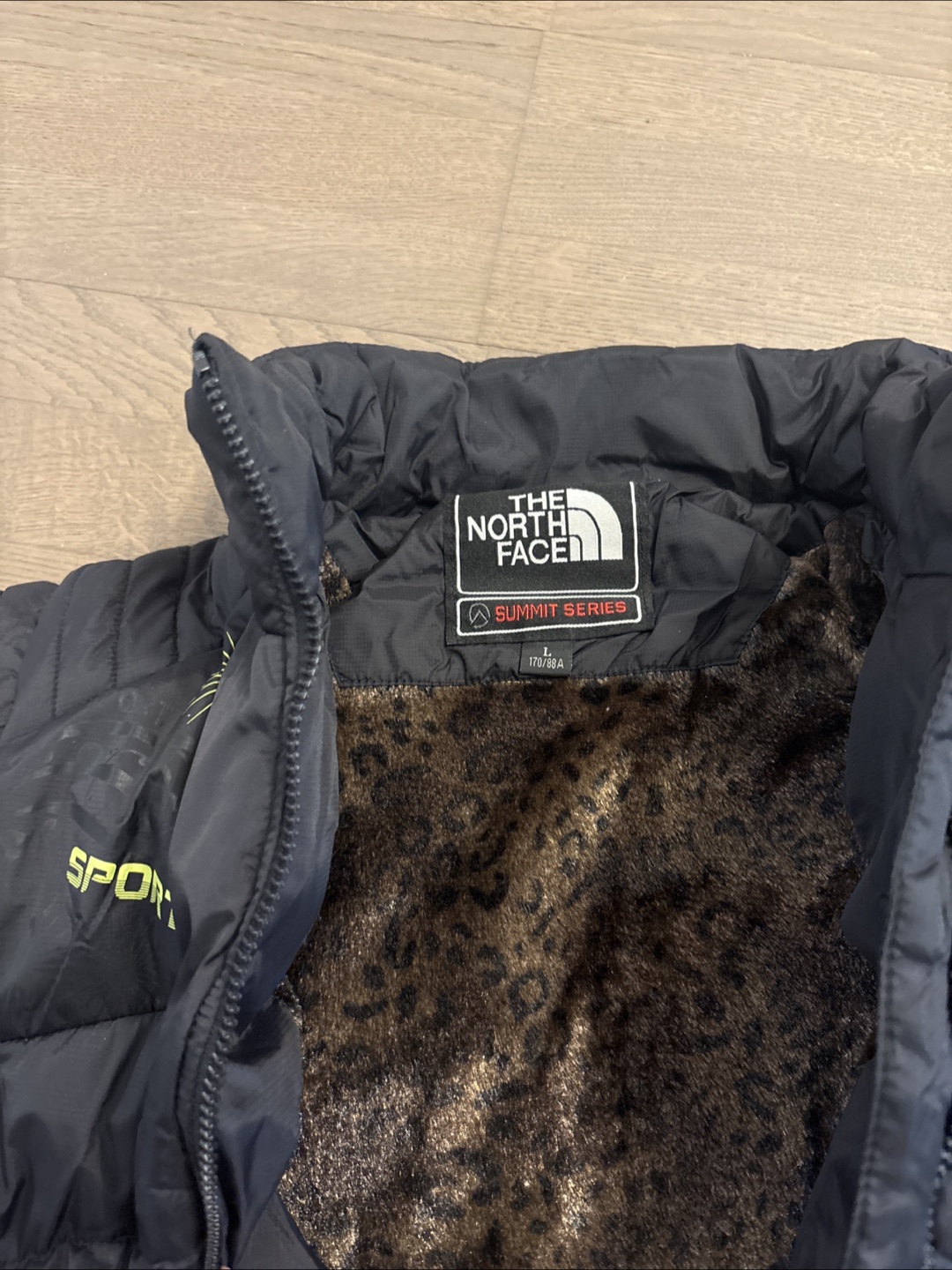 Fits size small- The North Face Black Puffer Jacket - photo 2