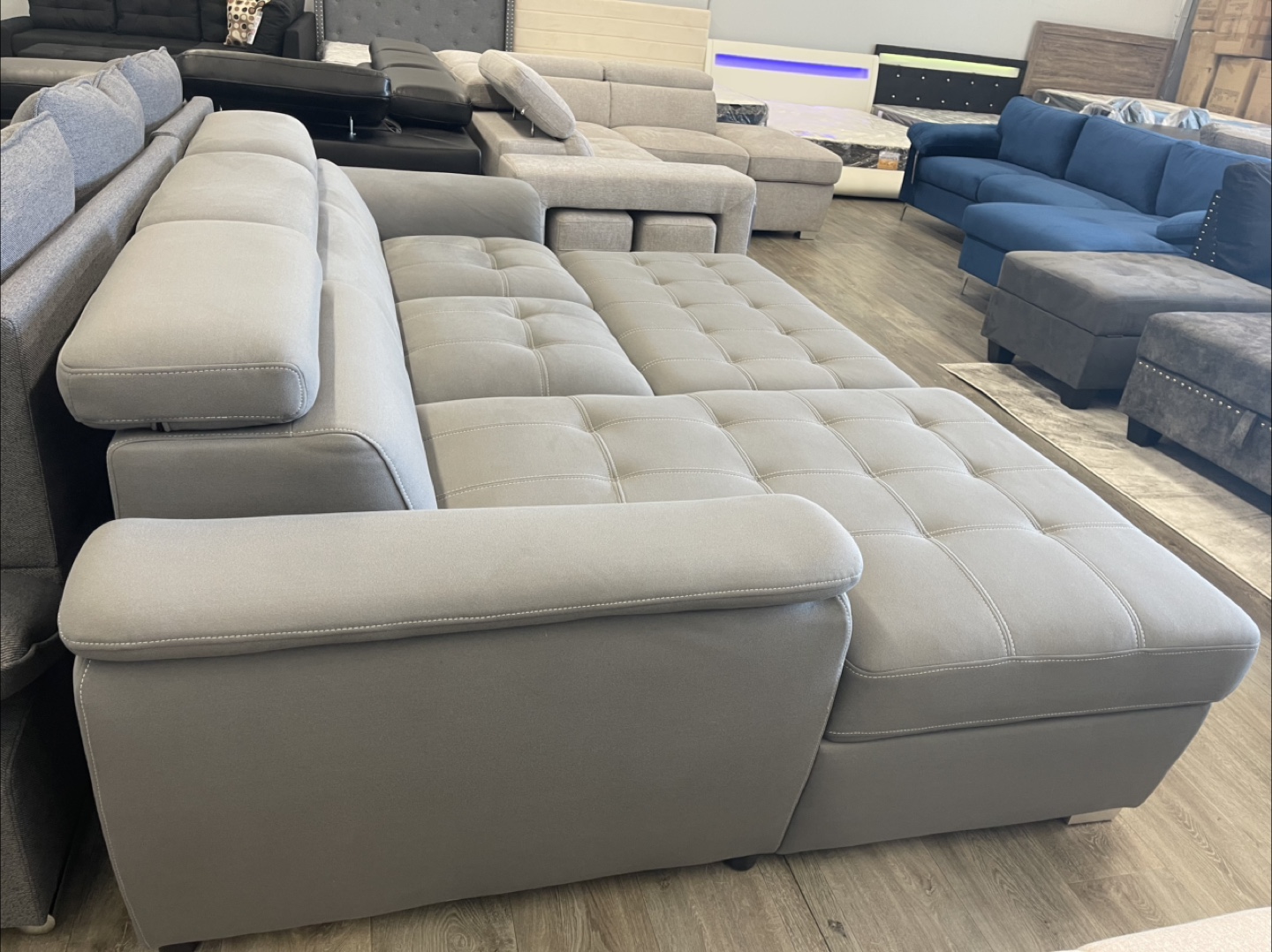 FLOOR MODEL FOR SALE‼️😍 (SLEEPER SOFA) WITH WARRANTY 💥
