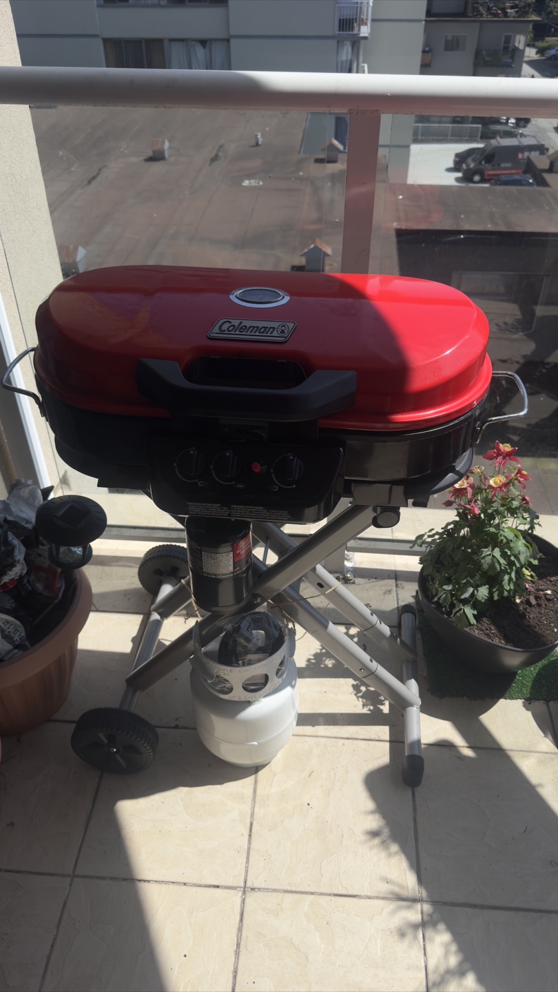 Portable Coleman BBQ Two-Burner Propane Gas Grill