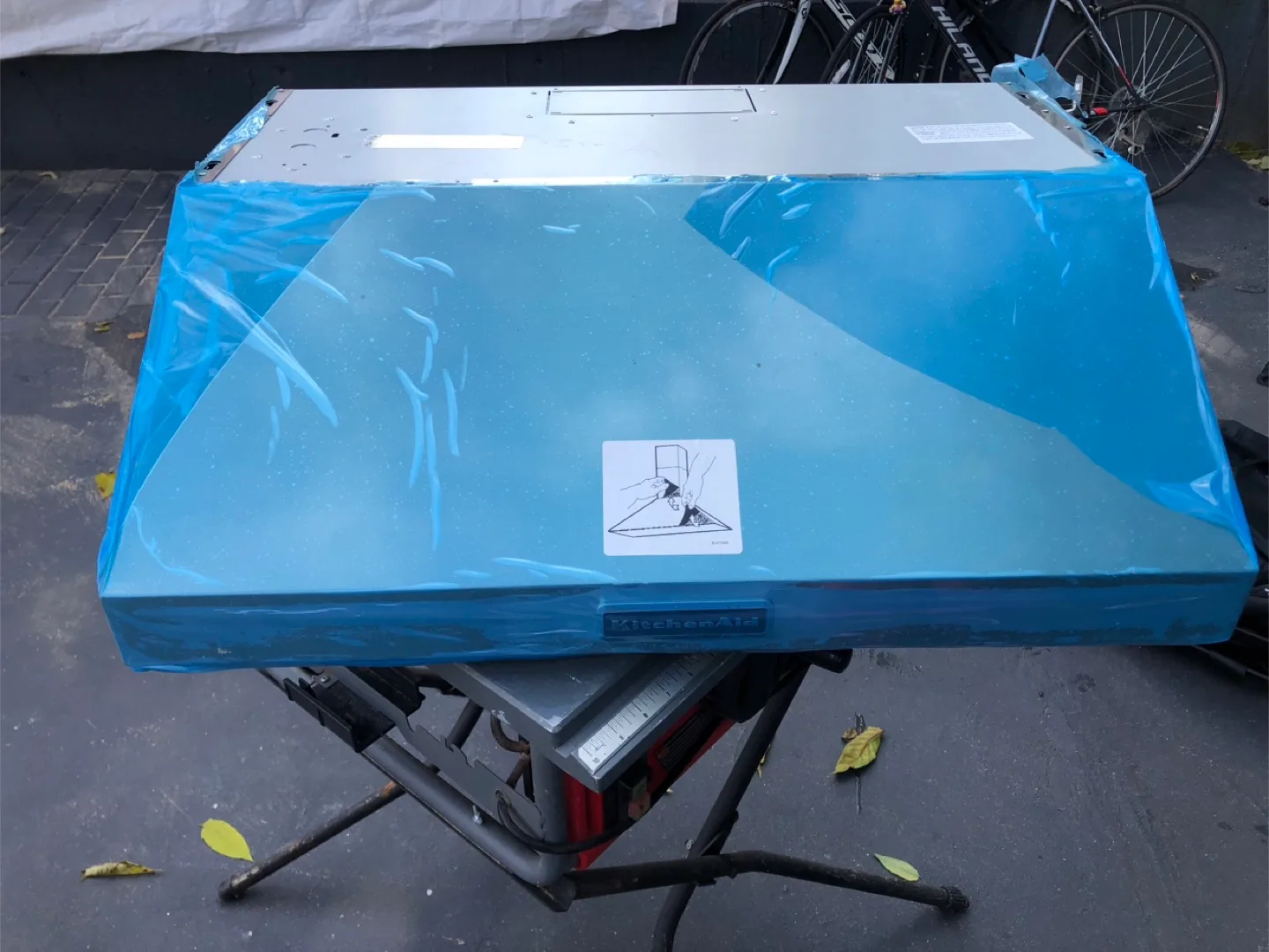 New KitchenAid Stainless Steel Under Cabinet Range Hood image indicator(4)