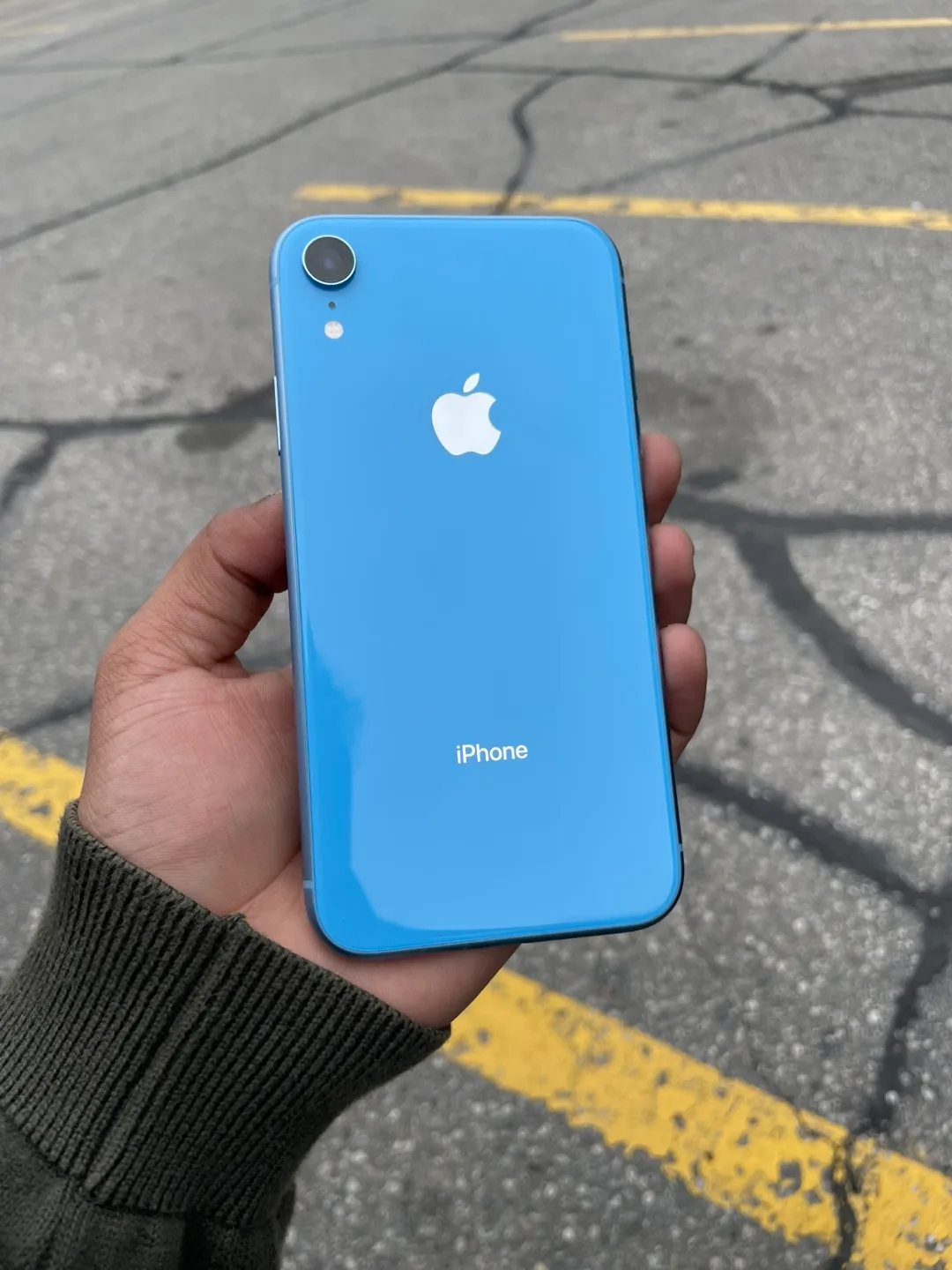 Great Condition iPhone XR thumbnail