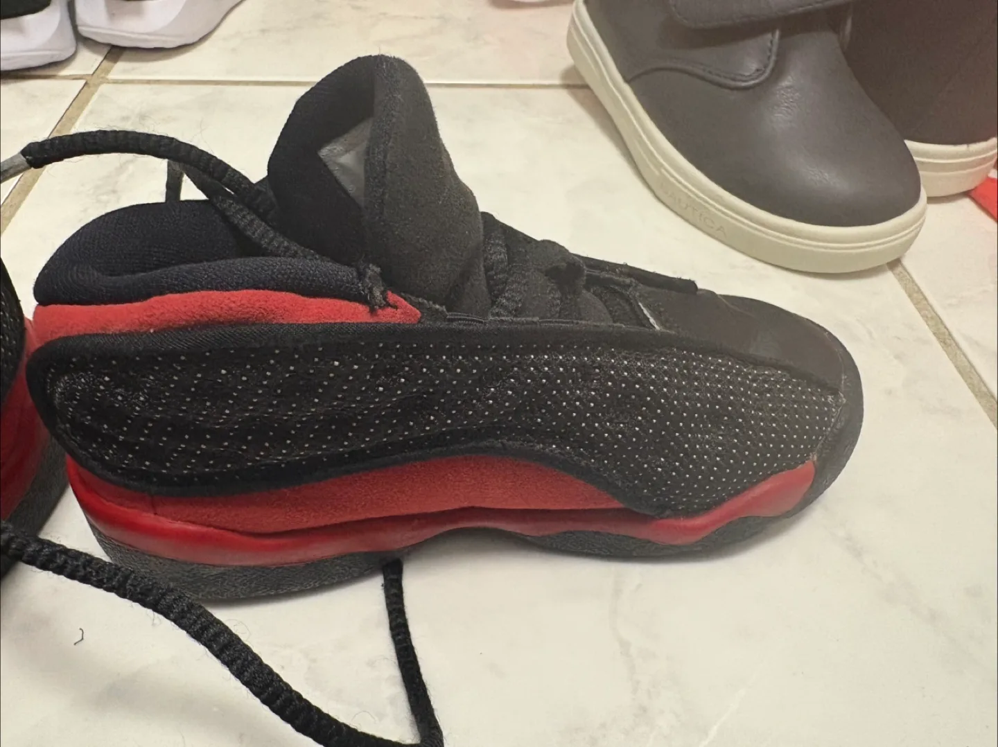 Jordan Retro 13 Kids Shoes - Size 9 thumbnail
