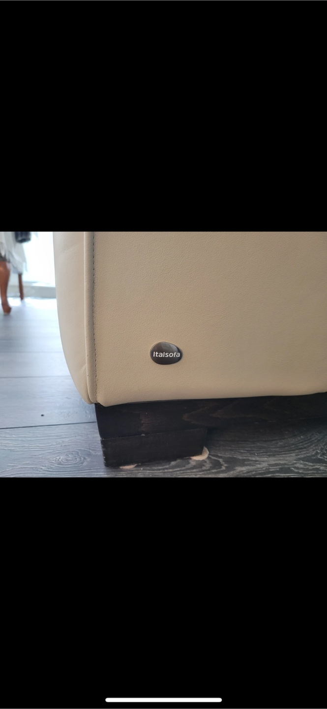 Italsofa Cream Leather Loveseat(Pick up only 2 men require) - photo 4