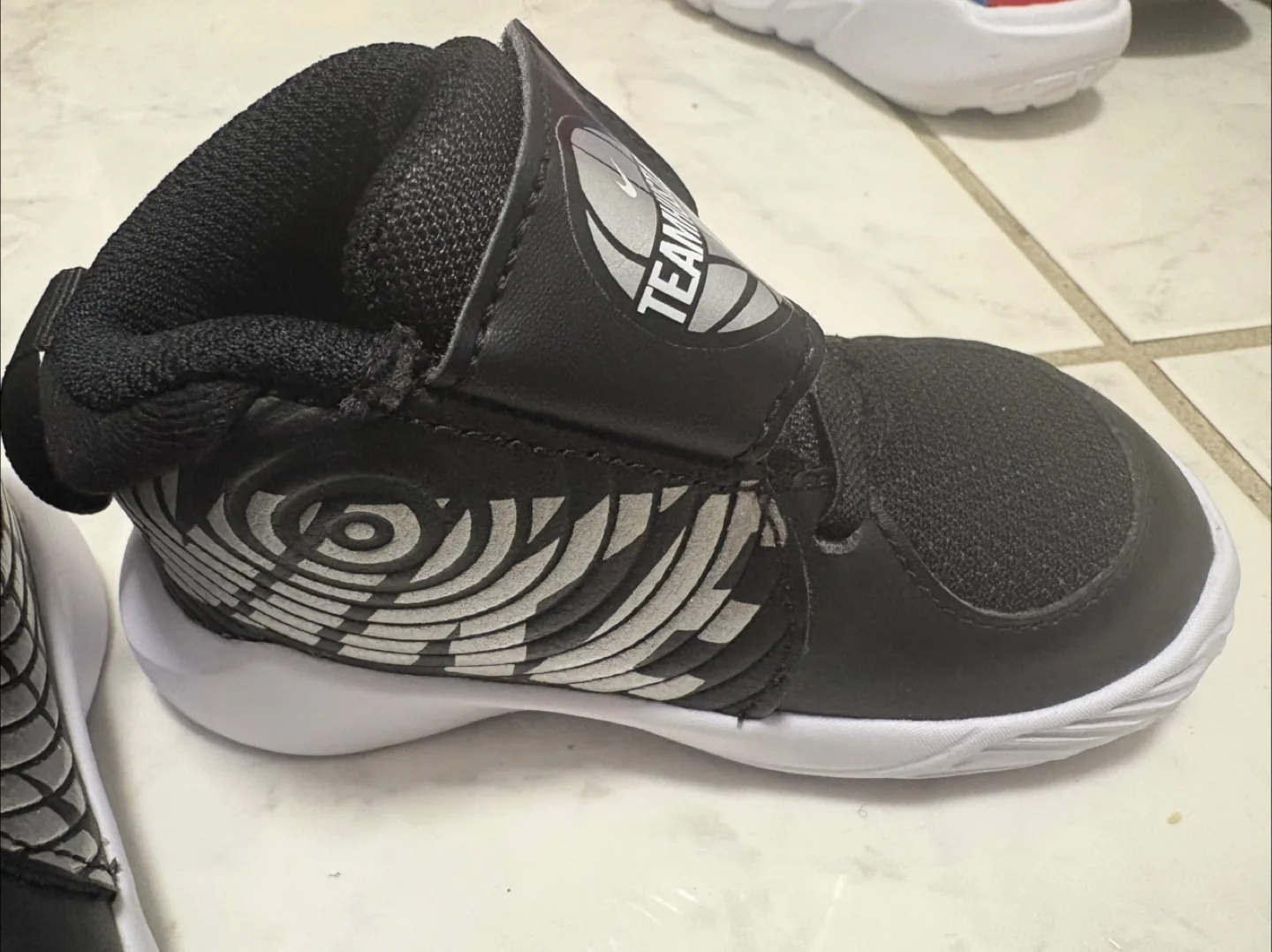 Nike Team Hustle Toddler Basketball Shoes thumbnail