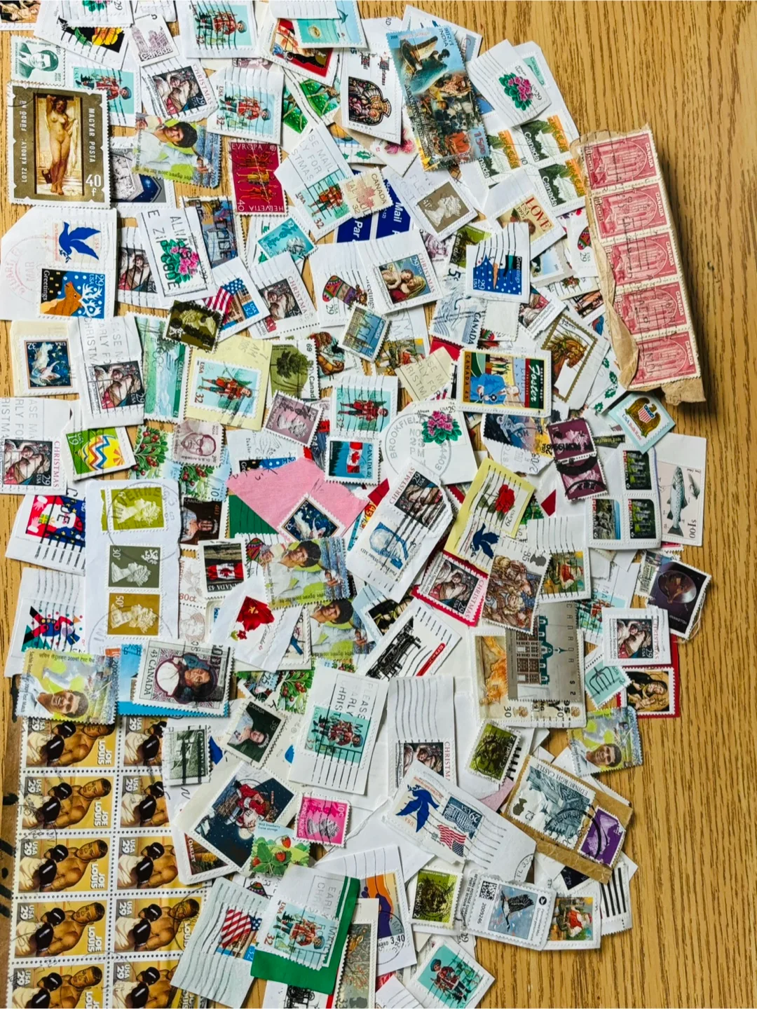 Large Collection of Vintage Postage Stamps thumbnail