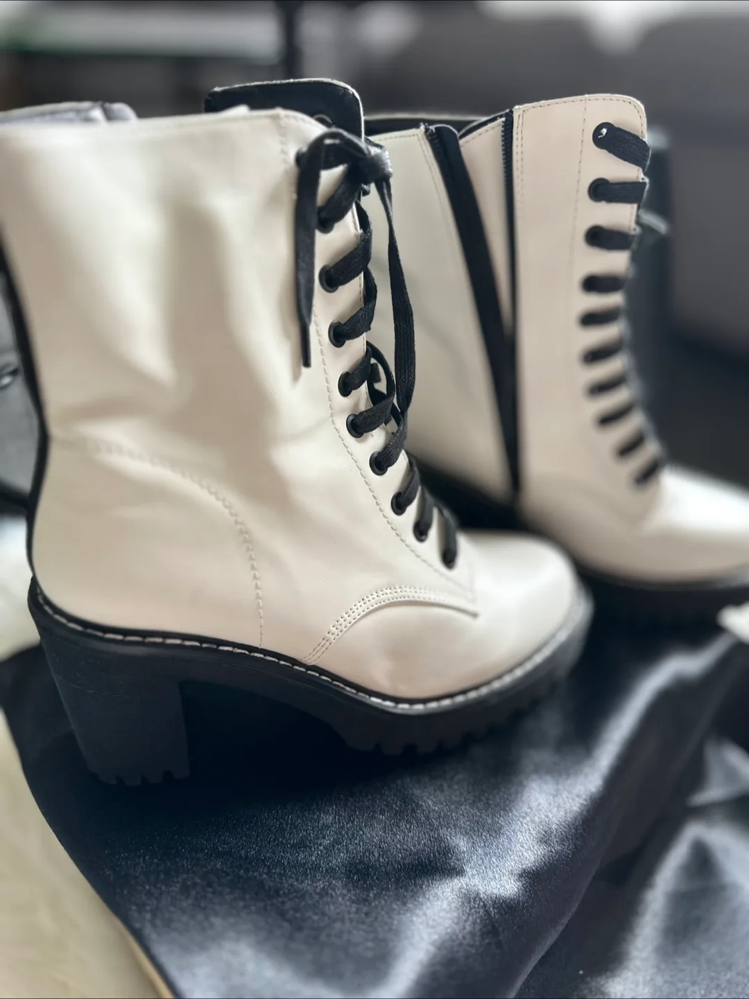 White Leather Lace-Up Platform Boots image indicator(2)