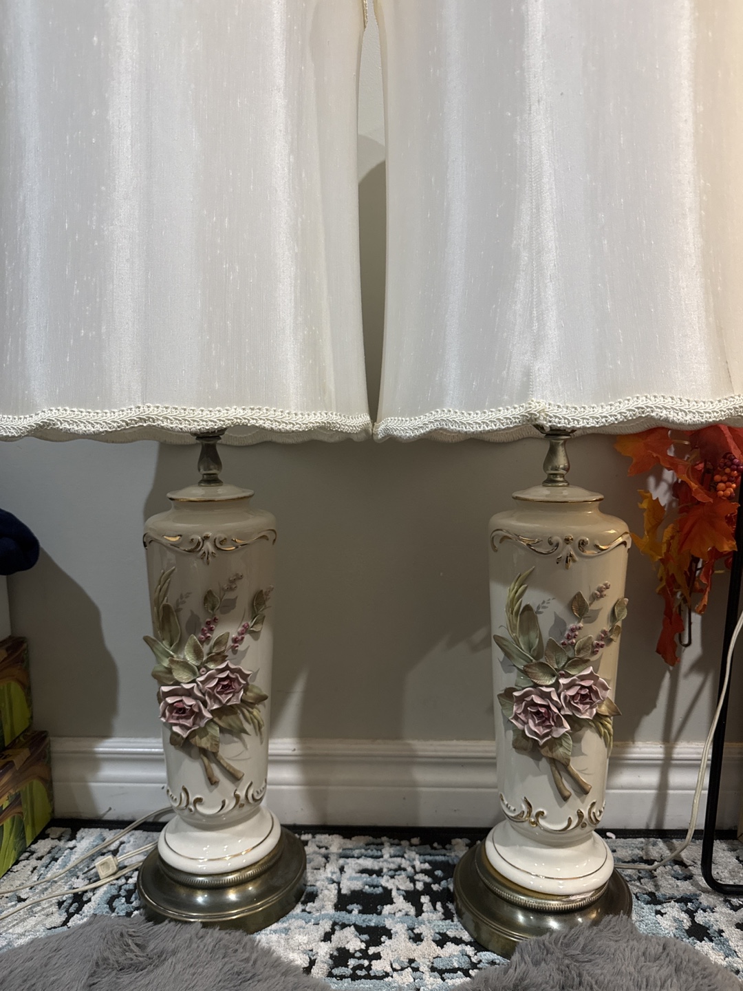 Pair of Vintage Porcelain Table Lamps with Floral Design - photo 5