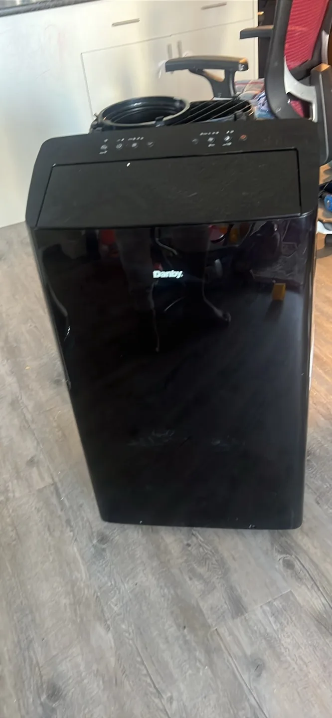 Portable Air Conditioner - Darby DPA120B9IDB-6 thumbnail
