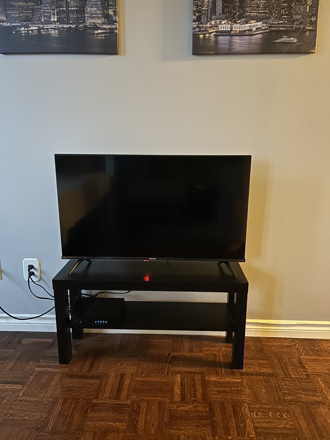Hisense 32" Smart TV with Stand