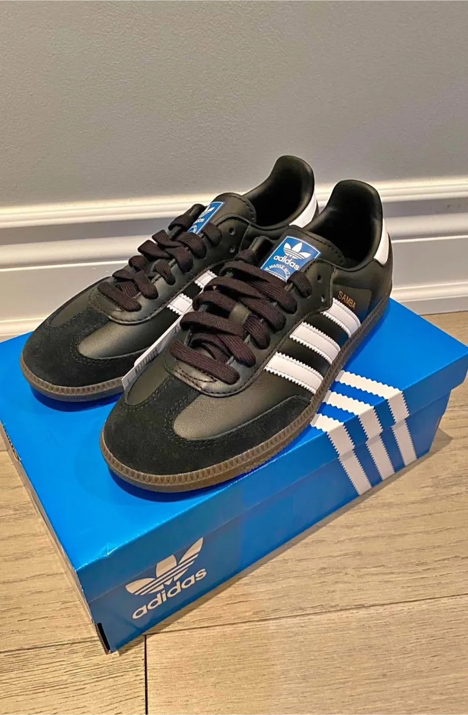 Adidas Samba Classic Black Leather Sneakers thumbnail