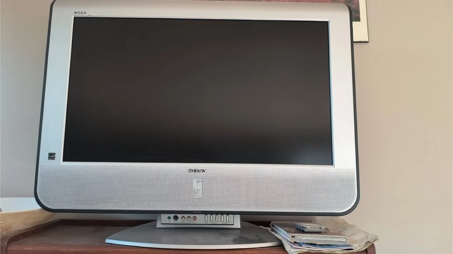 Sony Grand Wega LCD Projection TV with Stand & Remote thumbnail