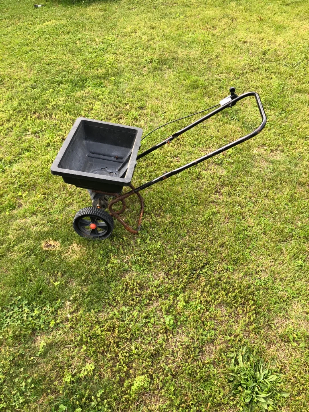 Used Lawn Spreader image indicator(4)