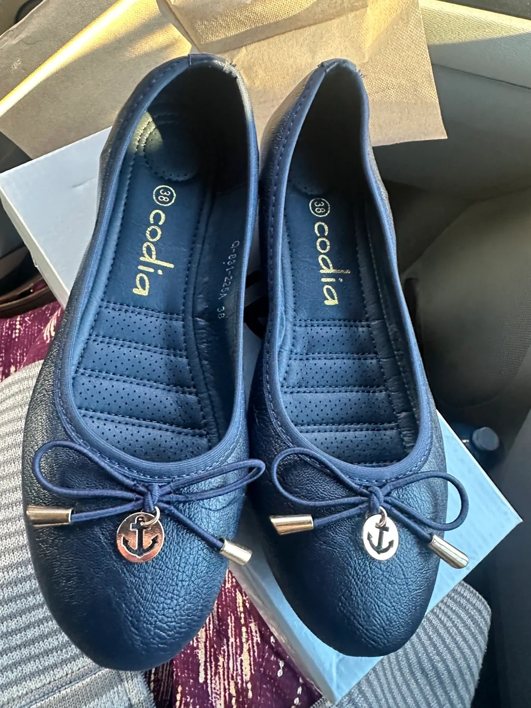 Brandnew women’s flats size 6-6.5,7-7.5 thumbnail