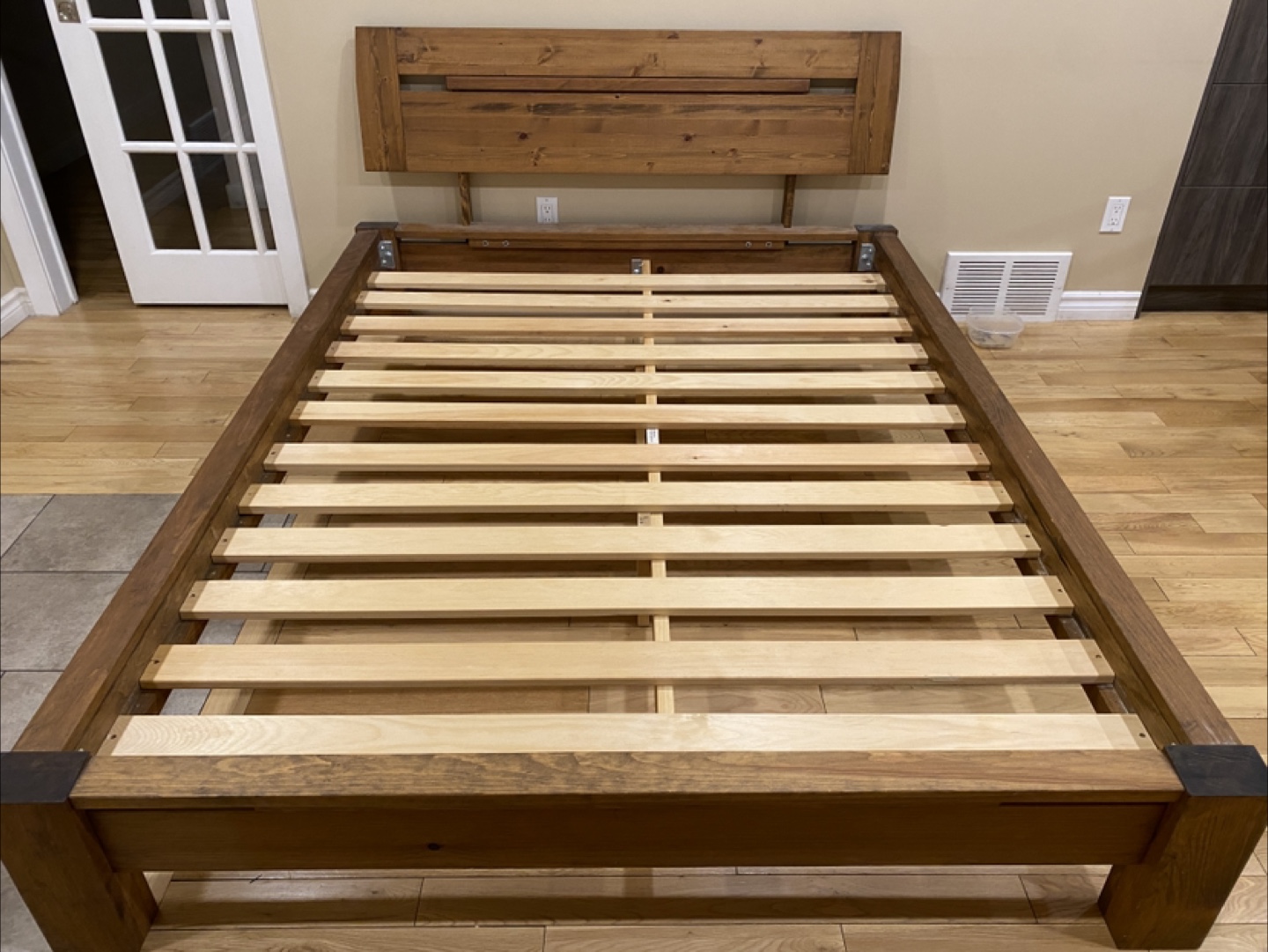 Like New! Queen Size Solid Wood Bed (CAN DELIVER) - photo 2