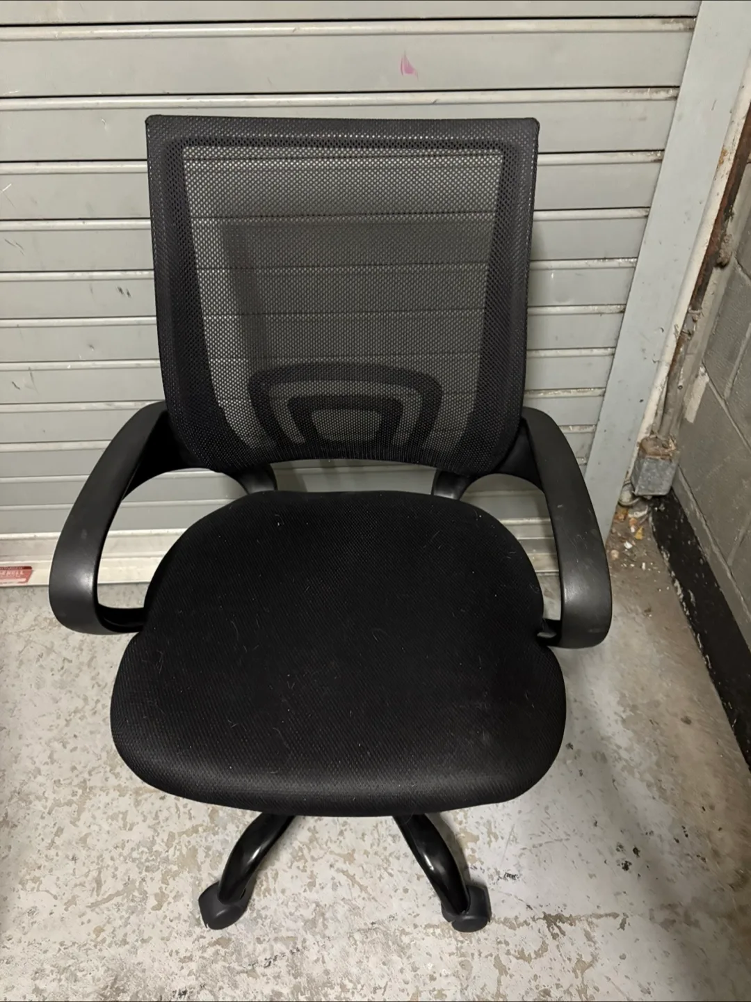 Black Mesh Office Chair thumbnail