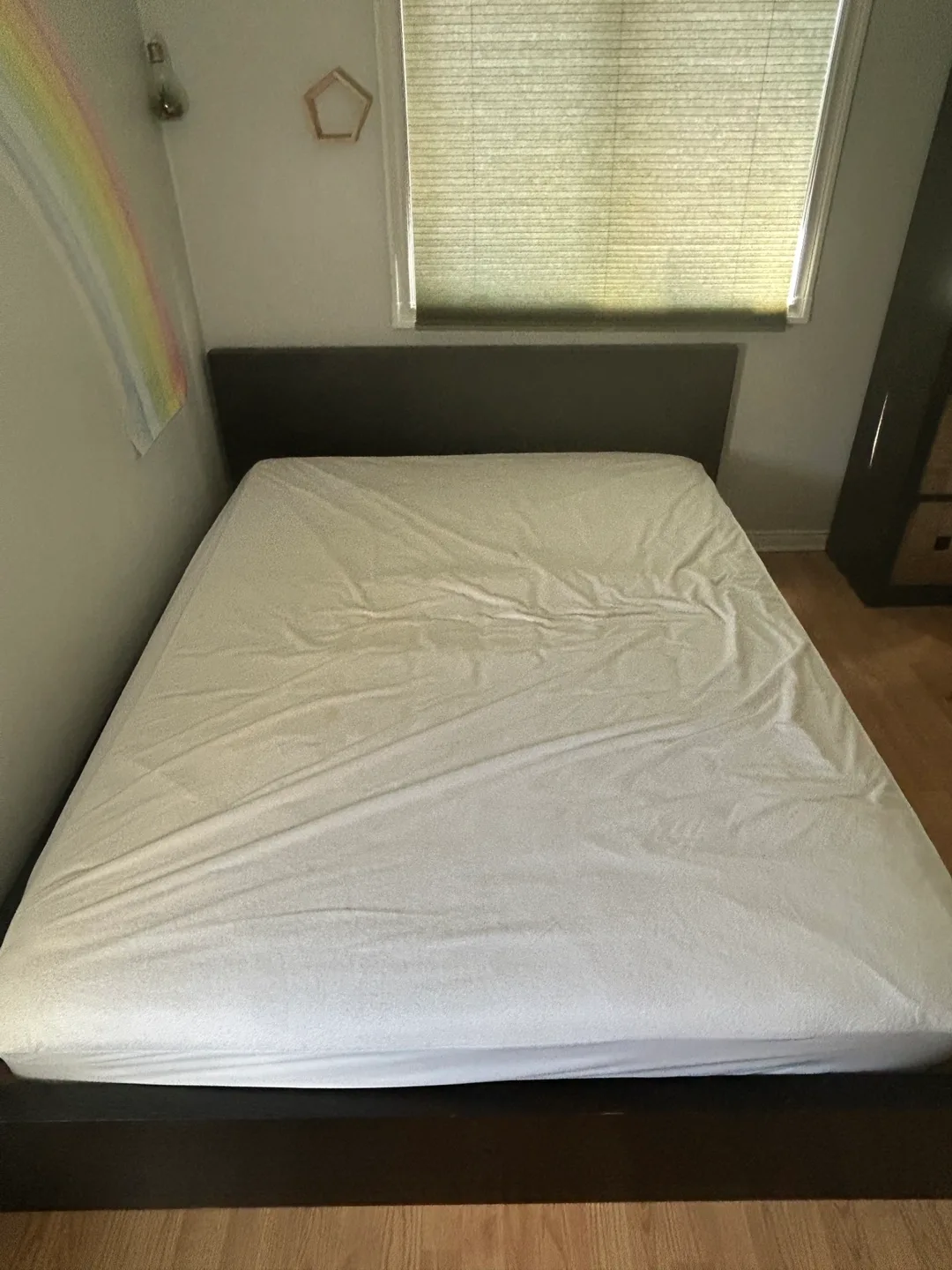 Used Queen Mattress in a good condition image indicator(2)