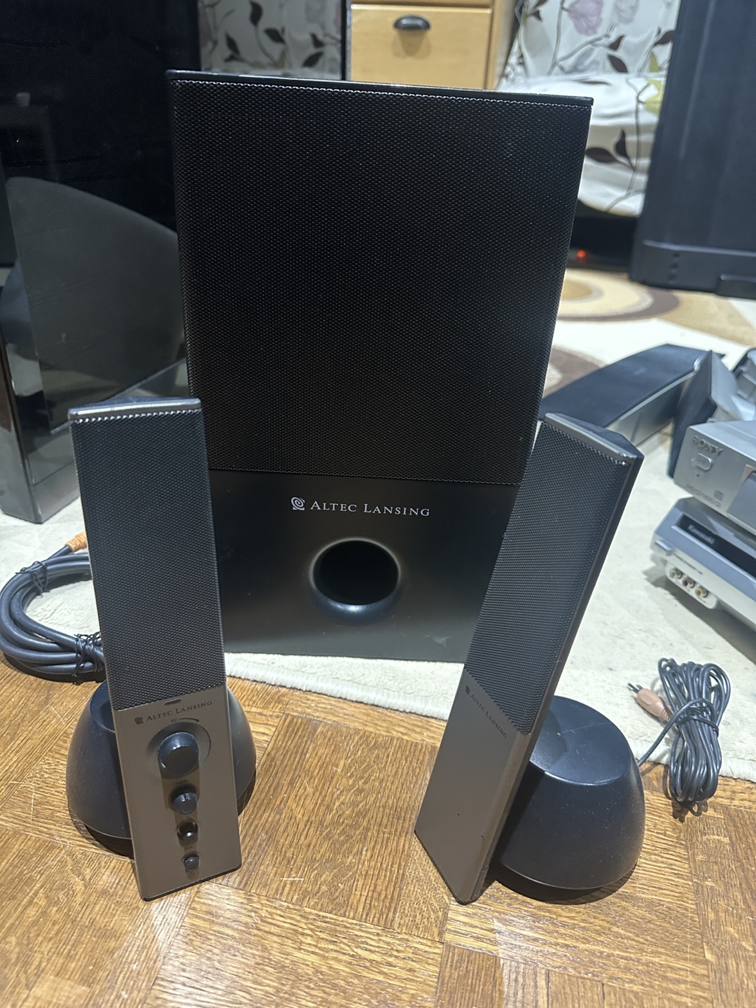Computer speakers set with subwoofer