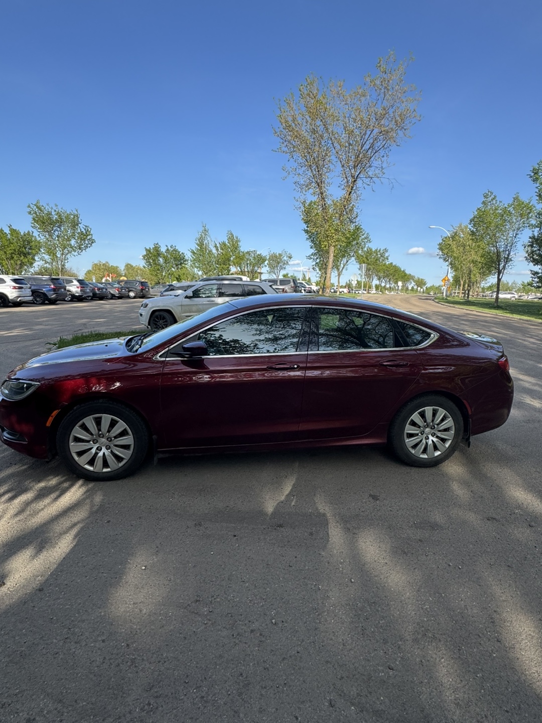 2015 Chrysler 200 Sedan - Dark Red - photo 2