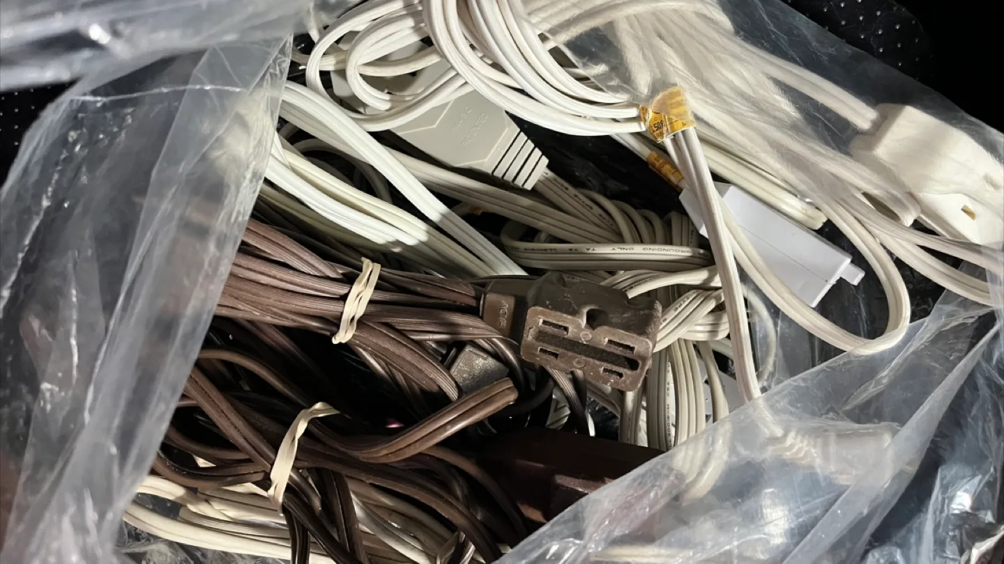 #Freecycle. Assorted Electrical Cords and Plugs image indicator(4)