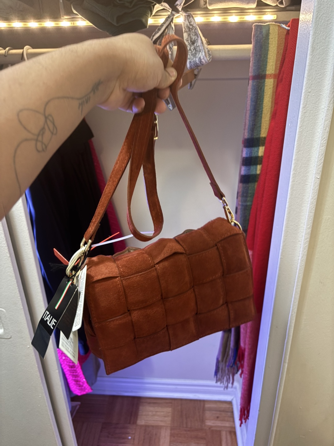 ITAUDE Woven Suede Crossbody Bag 🥕