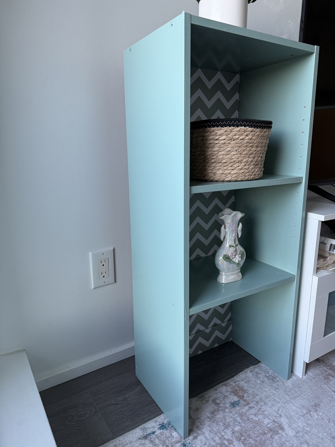 Three-shelf bookcase, mint with chevron print - photo 4