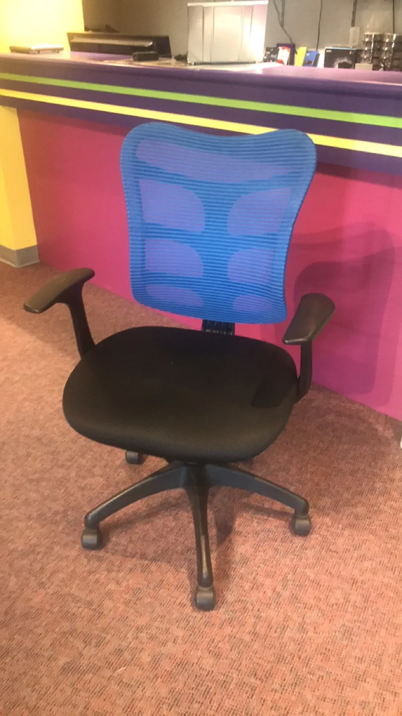 Blue Mesh Office Chair thumbnail