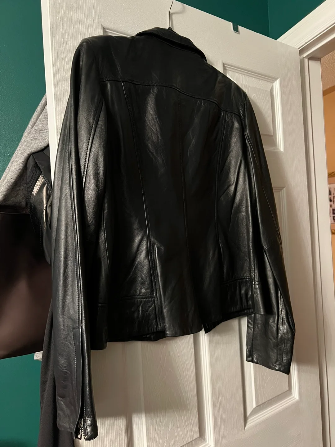 Danier Blink Women's Black Leather Jacket - Size M image indicator(4)