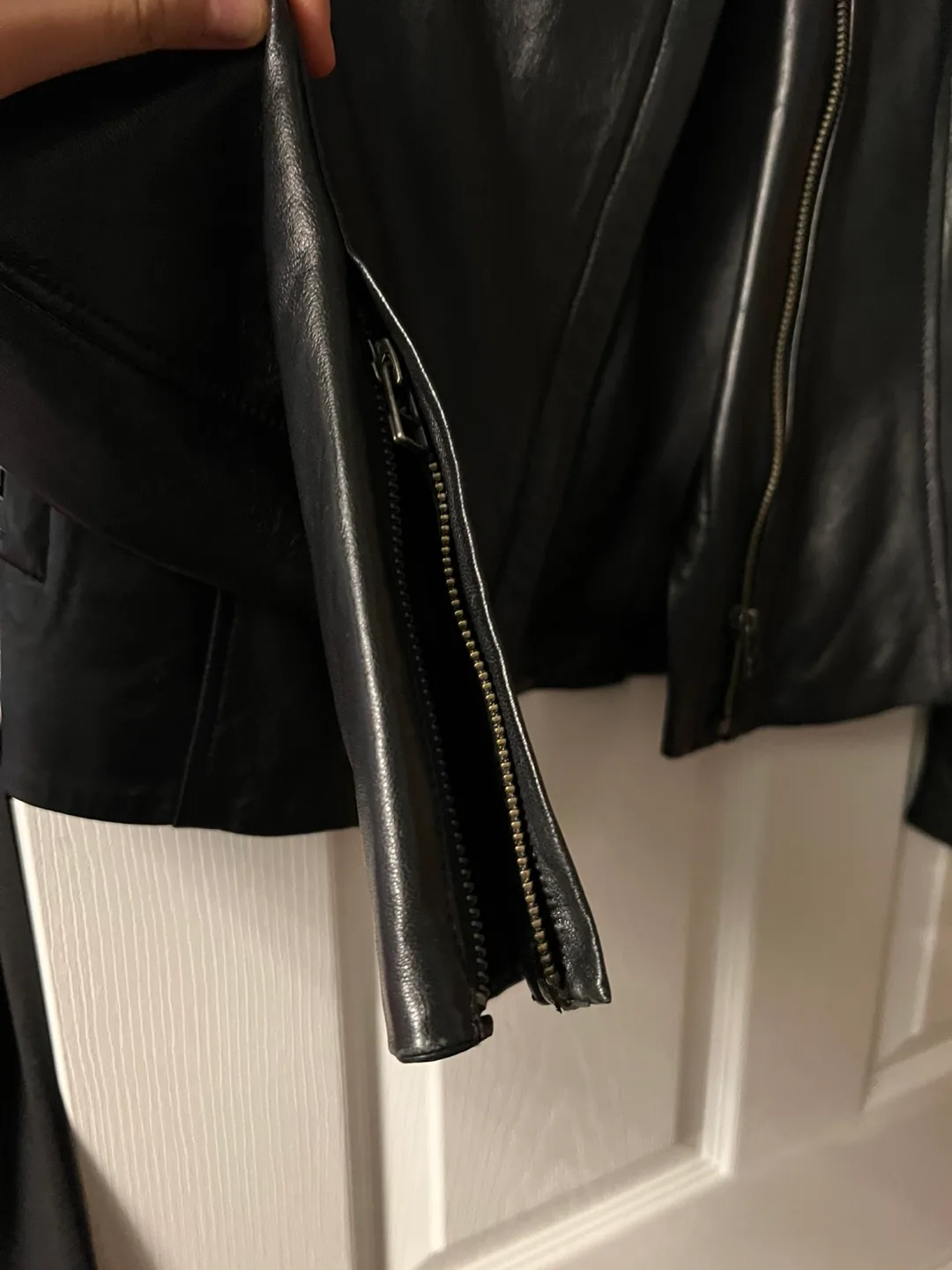 Danier Blink Women's Black Leather Jacket - Size M image indicator(2)