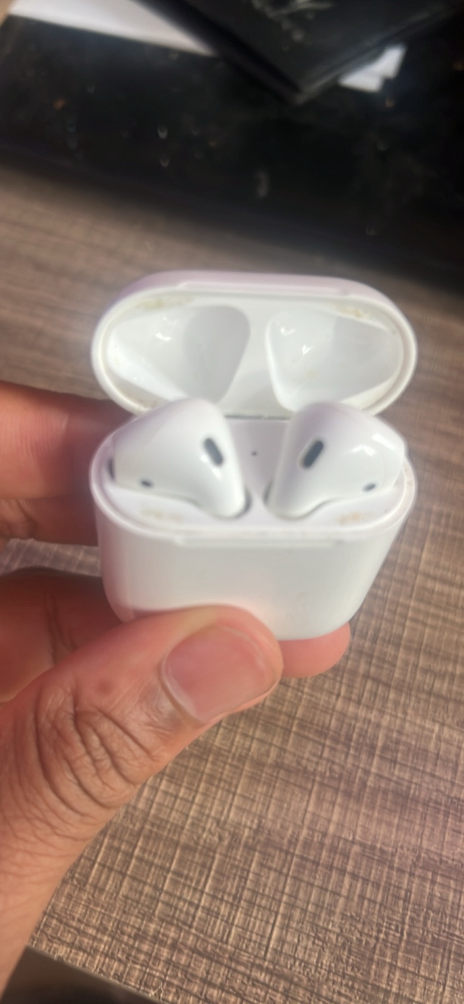 Apple AirPods - photo 2