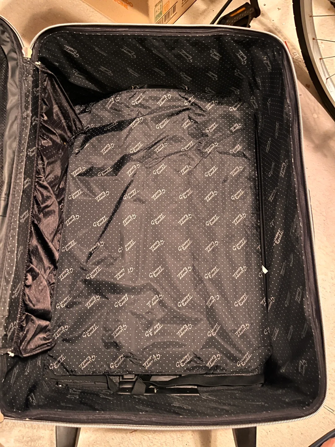 #freecycle Used Giacomo Rosaldi Large Suitcase image indicator(6)