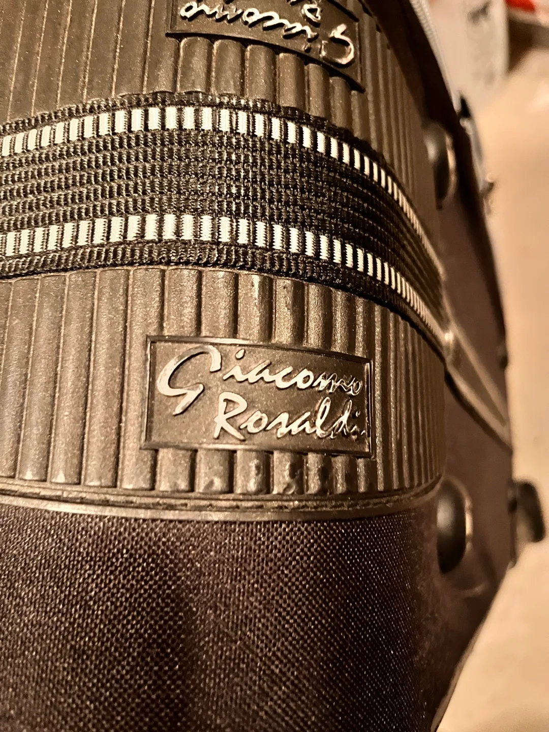 #freecycle Used Giacomo Rosaldi Large Suitcase image indicator(3)