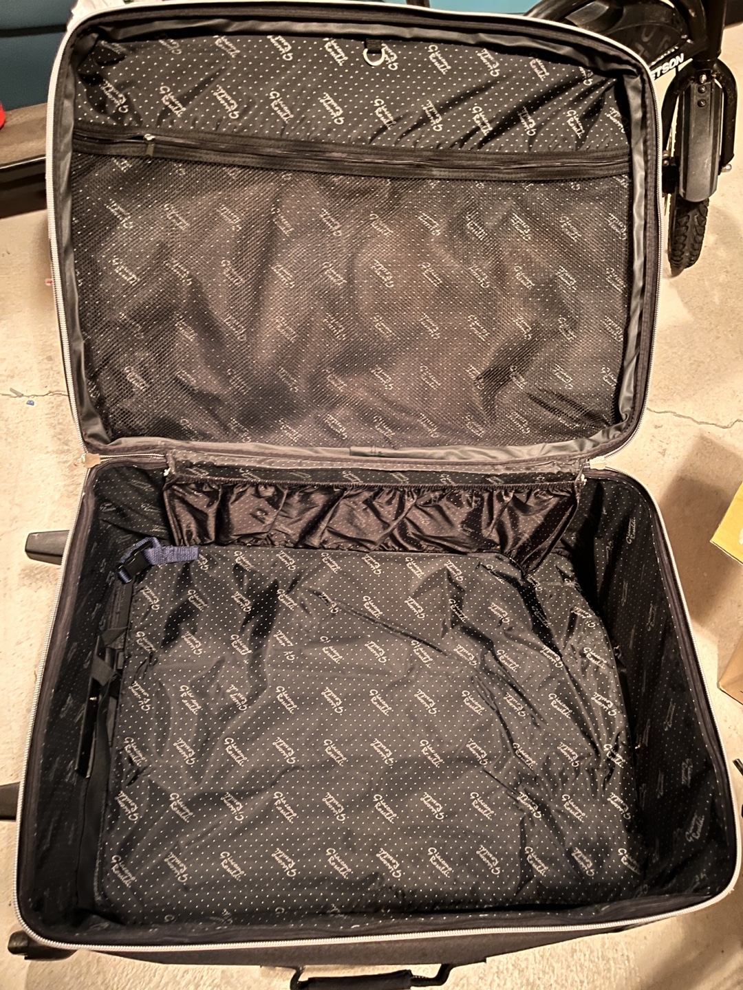 #freecycle Used Giacomo Rosaldi Large Suitcase - photo 5